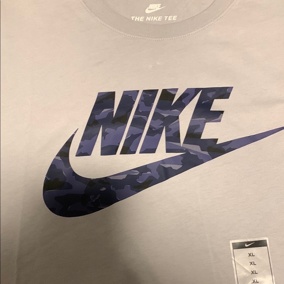 NWT Mens Nike Gray Short Sleeve Tee Iconic Design - Picture 2 of 3